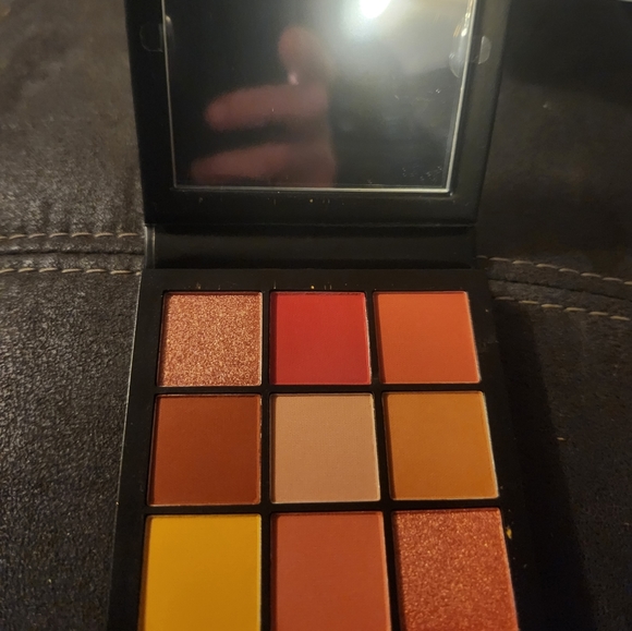 Huda Beauty Coral Obsessions Eye Shadow Pallet - Picture 2 of 2